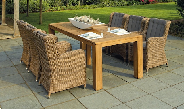 wicker%20lawn%20chairs%20and%20table%20for%20outdoor%20dinning%20set-up